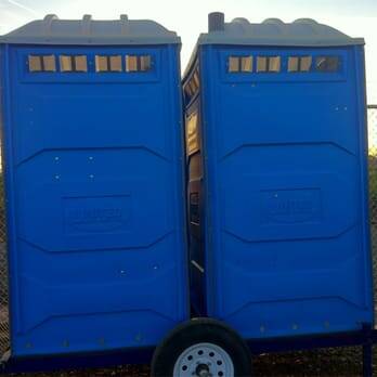 Toiletvogn med 2 kabiner (Trailer-model) - Mobil udlejning