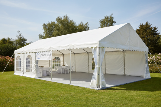 9 m Bredt Partytelt — Hvide / Plast Gulv / 81 m2
